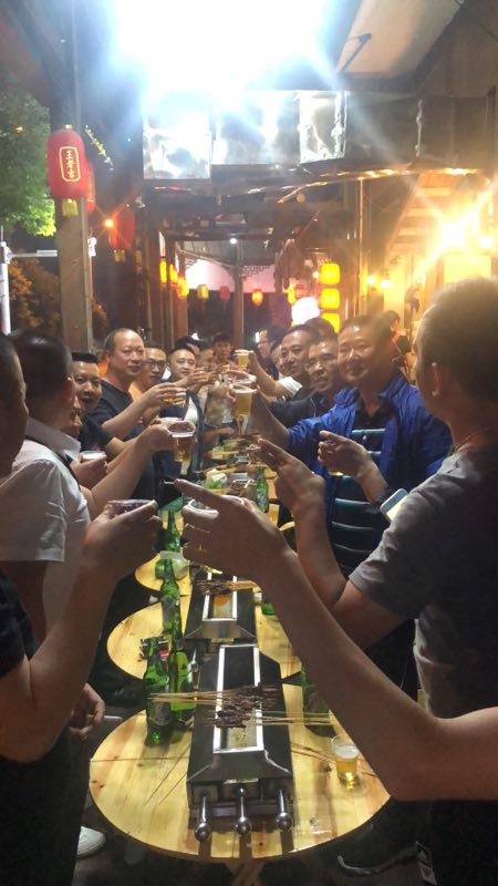 气氛到顶点的宵夜